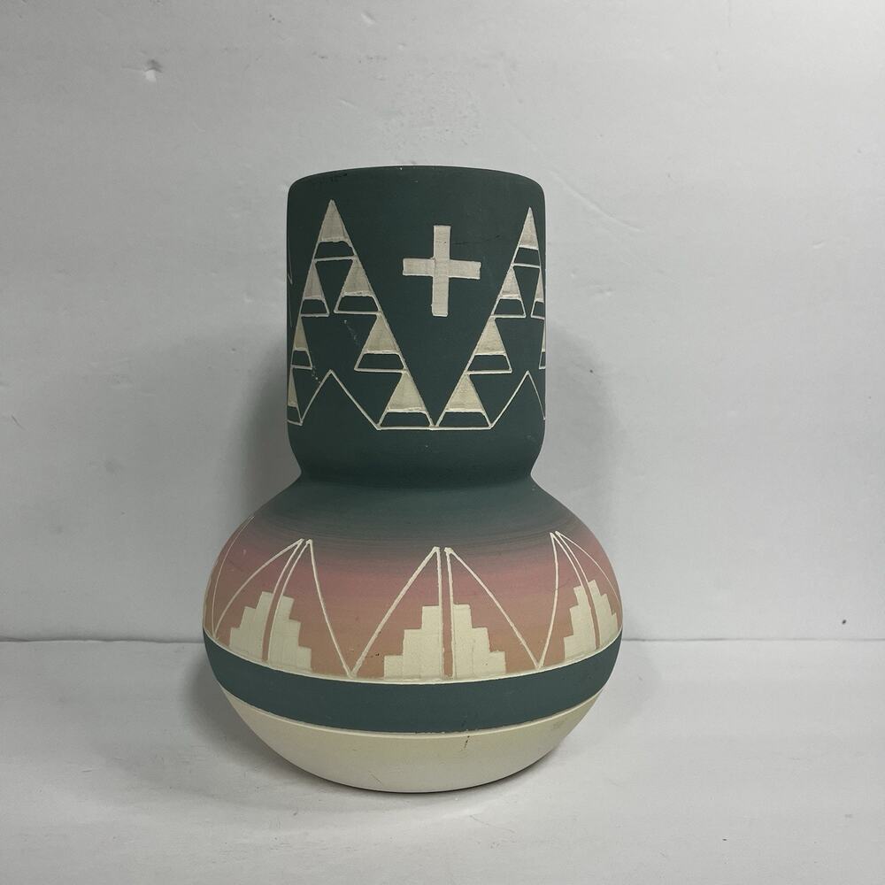 sioux pottery vase signed high‎ elk 9 inches blue pink white